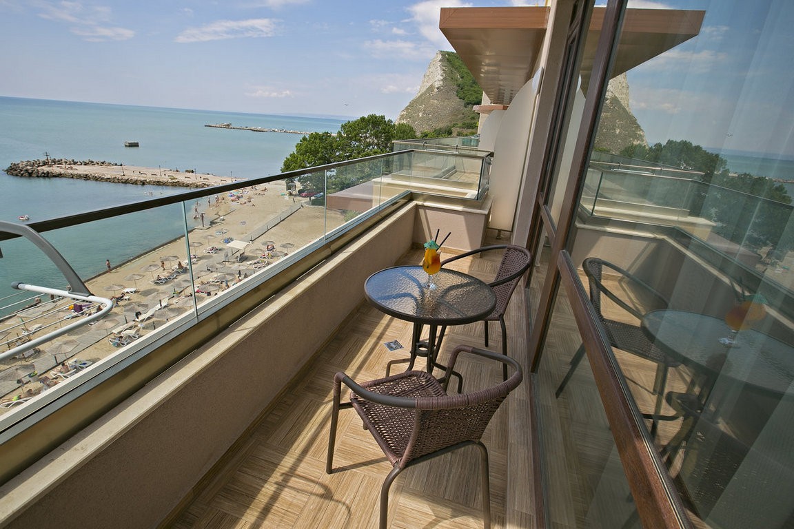 Royal Grand Hotel & Spa-Pogled sa terase.jpg