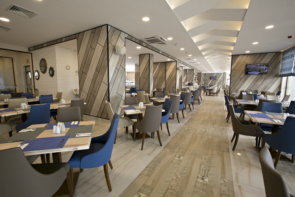 Royal Grand Hotel & Spa-Restoran.jpg