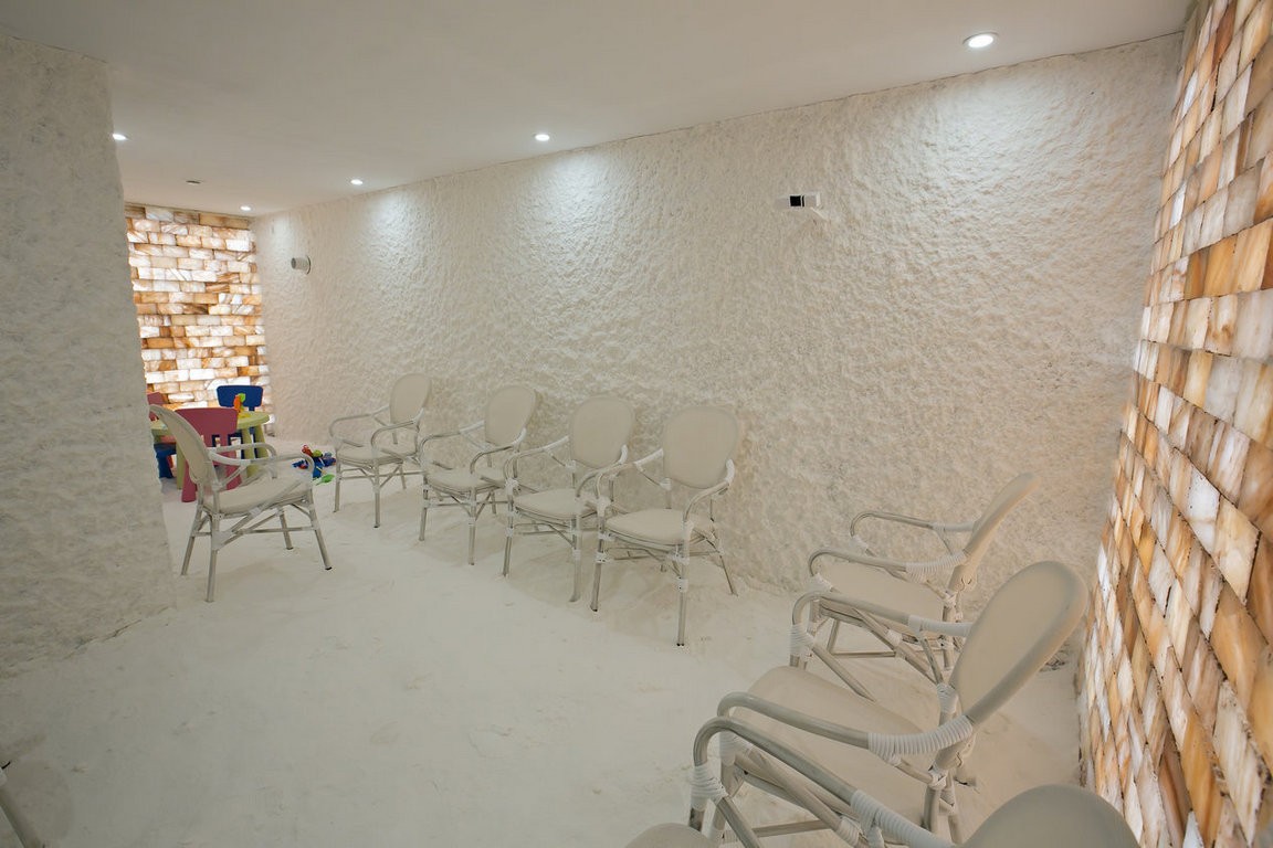 Royal Grand Hotel & Spa-Slana soba.jpg