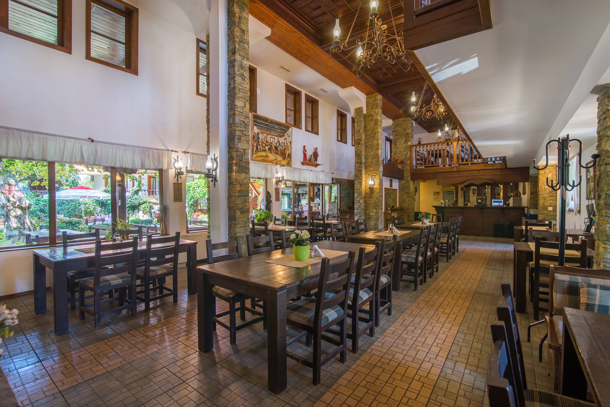 Hotel Izvora-Restoran.jpg