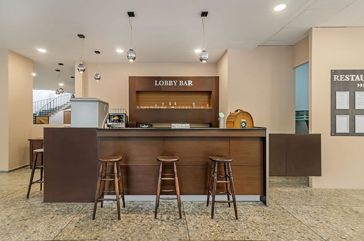 Gloria Hotel-Lobby bar.jpg