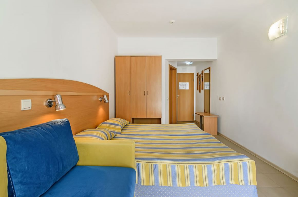 Gloria Hotel-Standardna veca soba.jpg