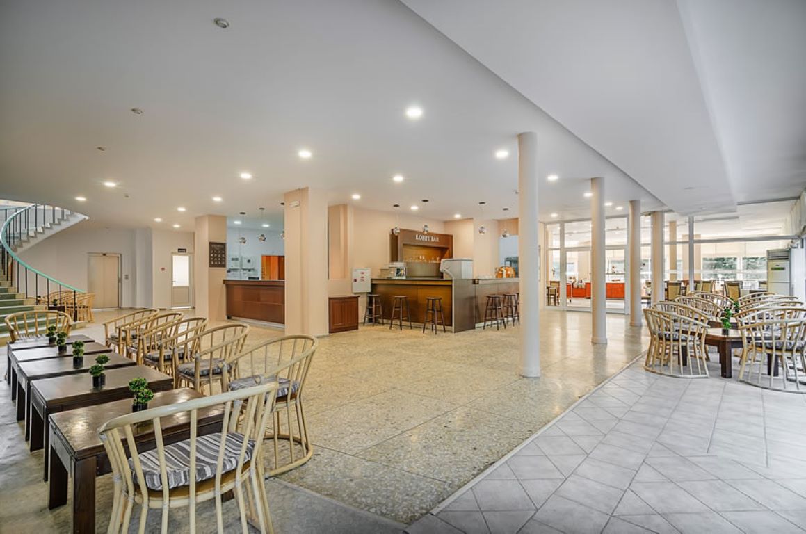 Hotel Gloria-Lobby.jpg