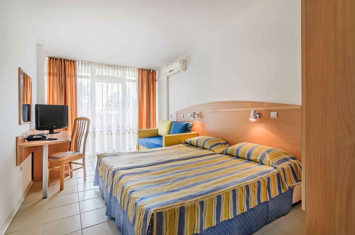 Hotel Gloria-Standardna veca soba.jpg
