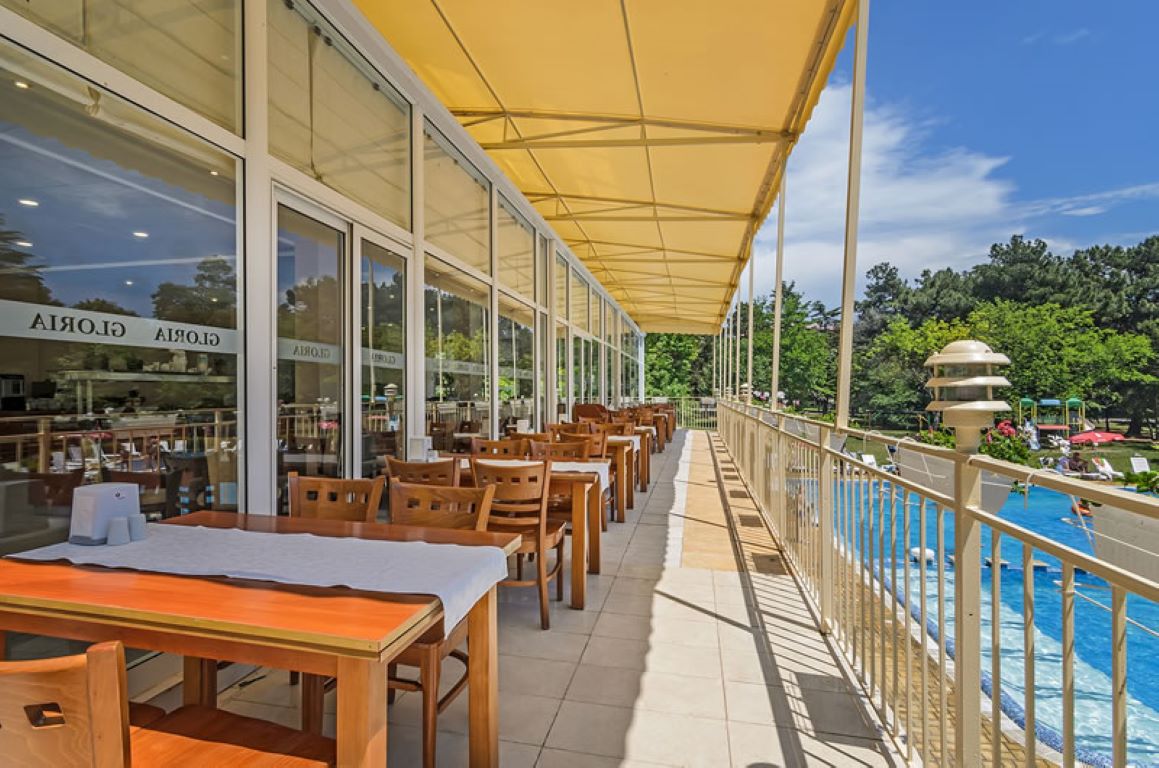 Hotel Gloria-Terasa restorana.jpg