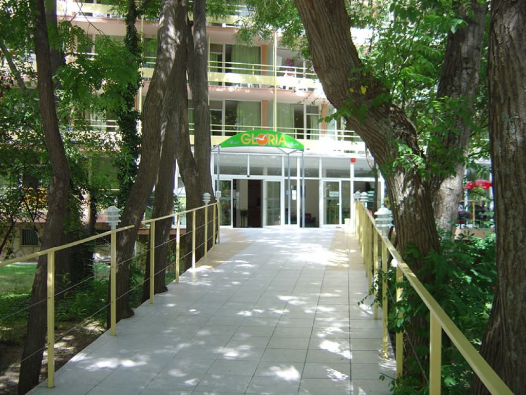 Hotel Gloria-Ulaz u hotel.jpg