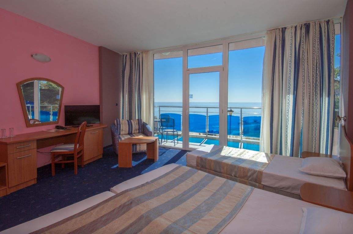 Hotel Sirius Beach-Porodicna trokrevetna soba.jpg
