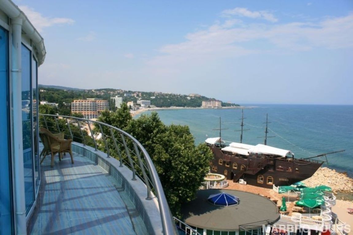 Sirius Beach-Brod restoran.jpg