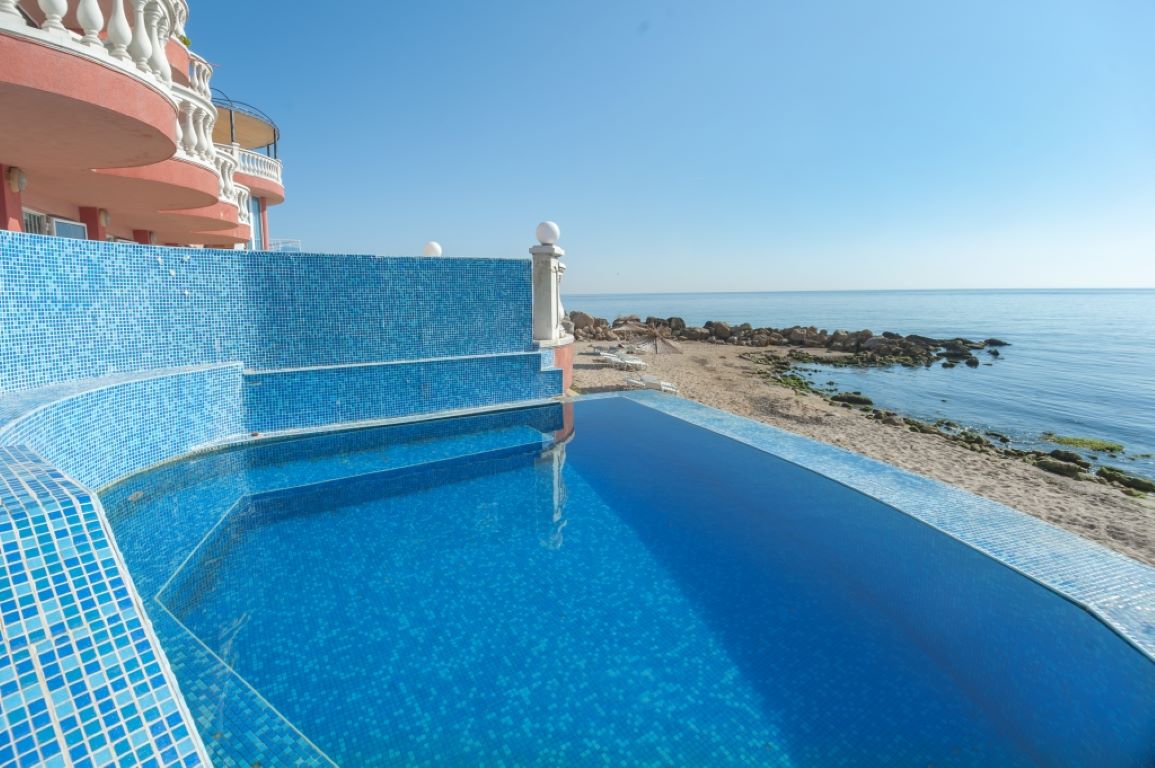 Sirius Beach Hotel-Bazen.jpg