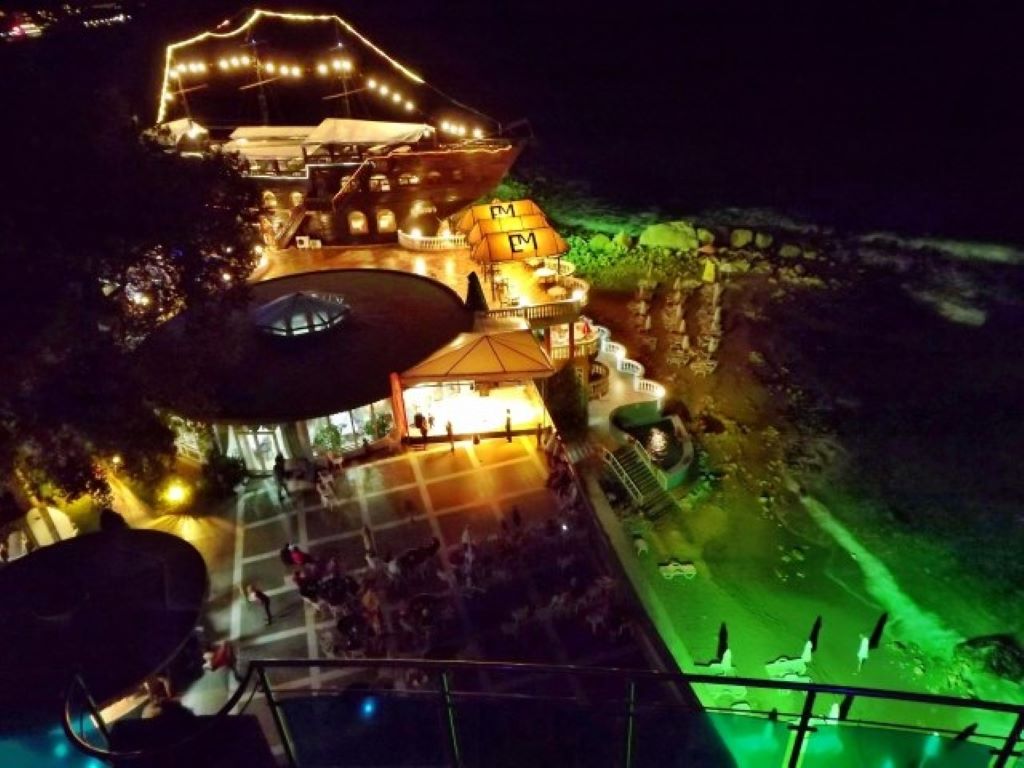 Sirius Beach Hotel-Brod restoran.jpg