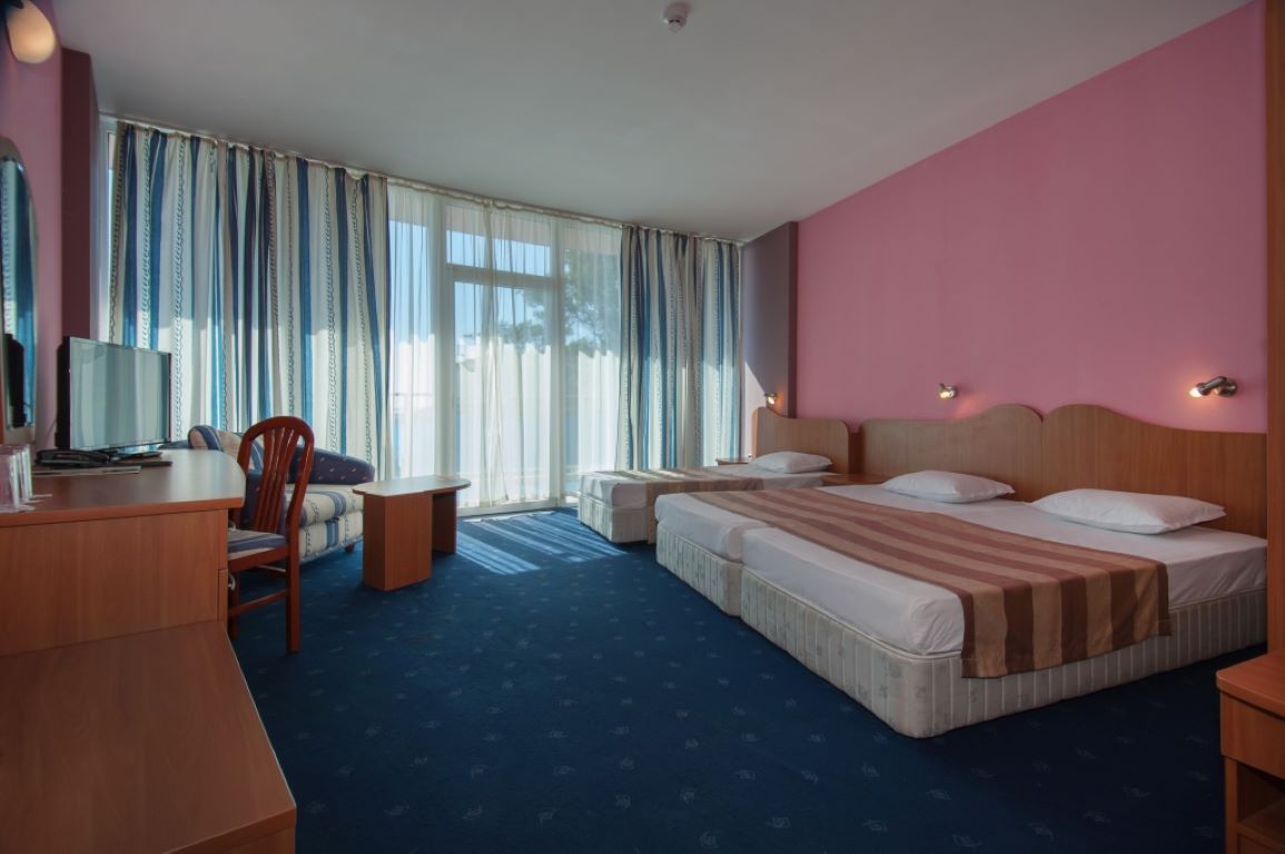 Sirius Beach Hotel-Porodicna trokrevetna soba.jpg