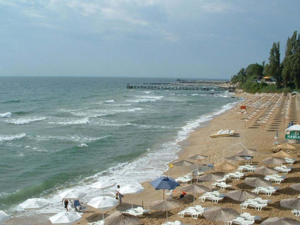 Sirius Beach-Plaza.jpg