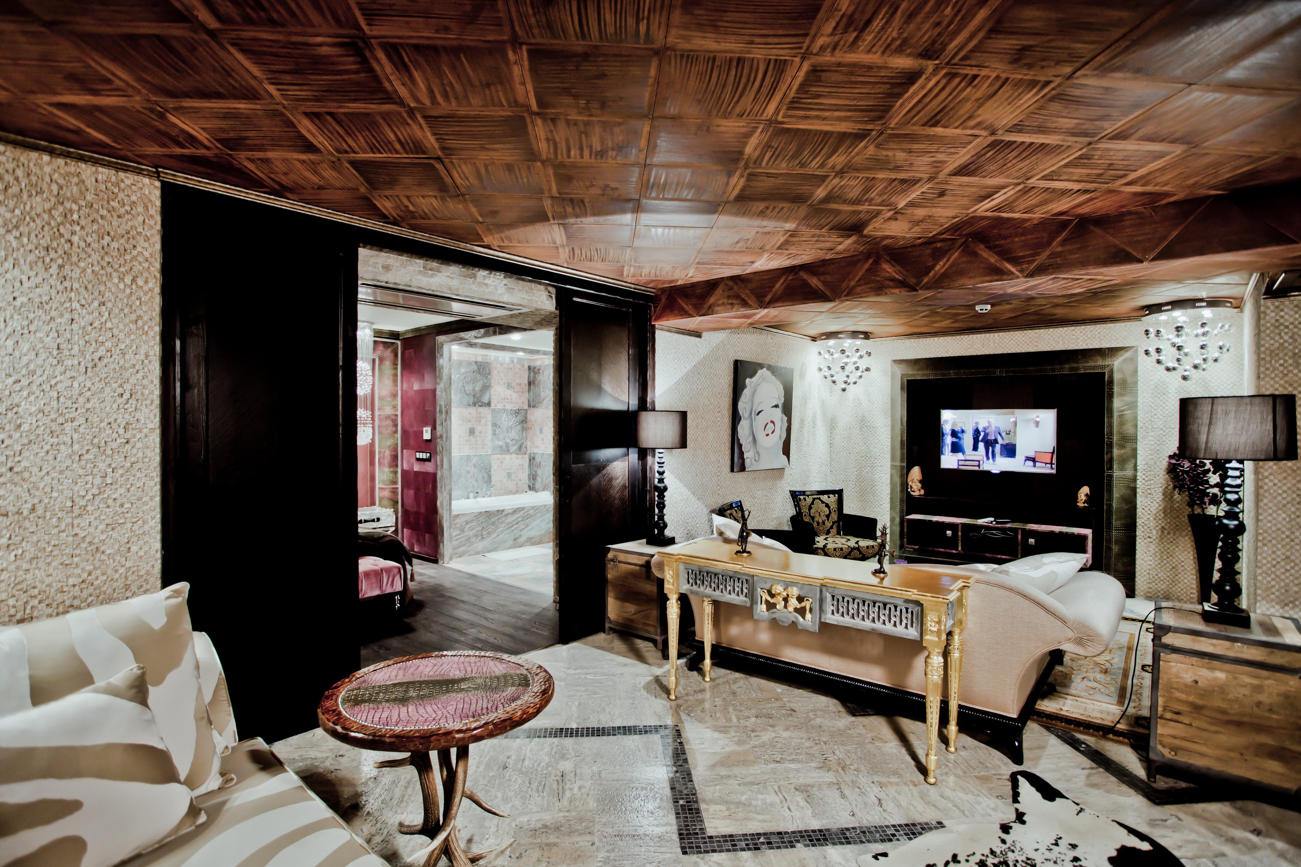 Hotel Royal Castle-Suite Hollywood.jpg