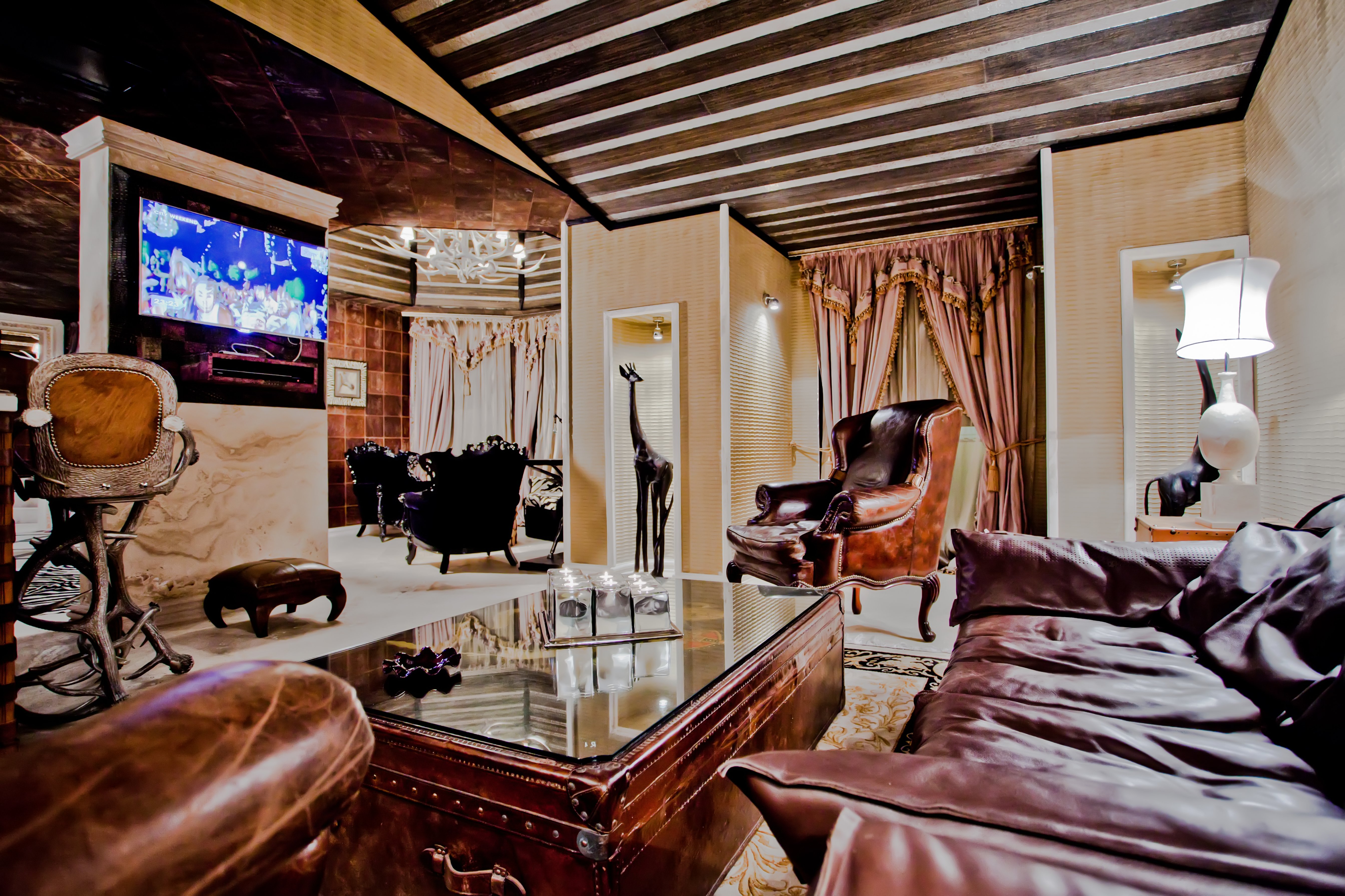 Royal Castle Hotel-Suite Safari.jpg