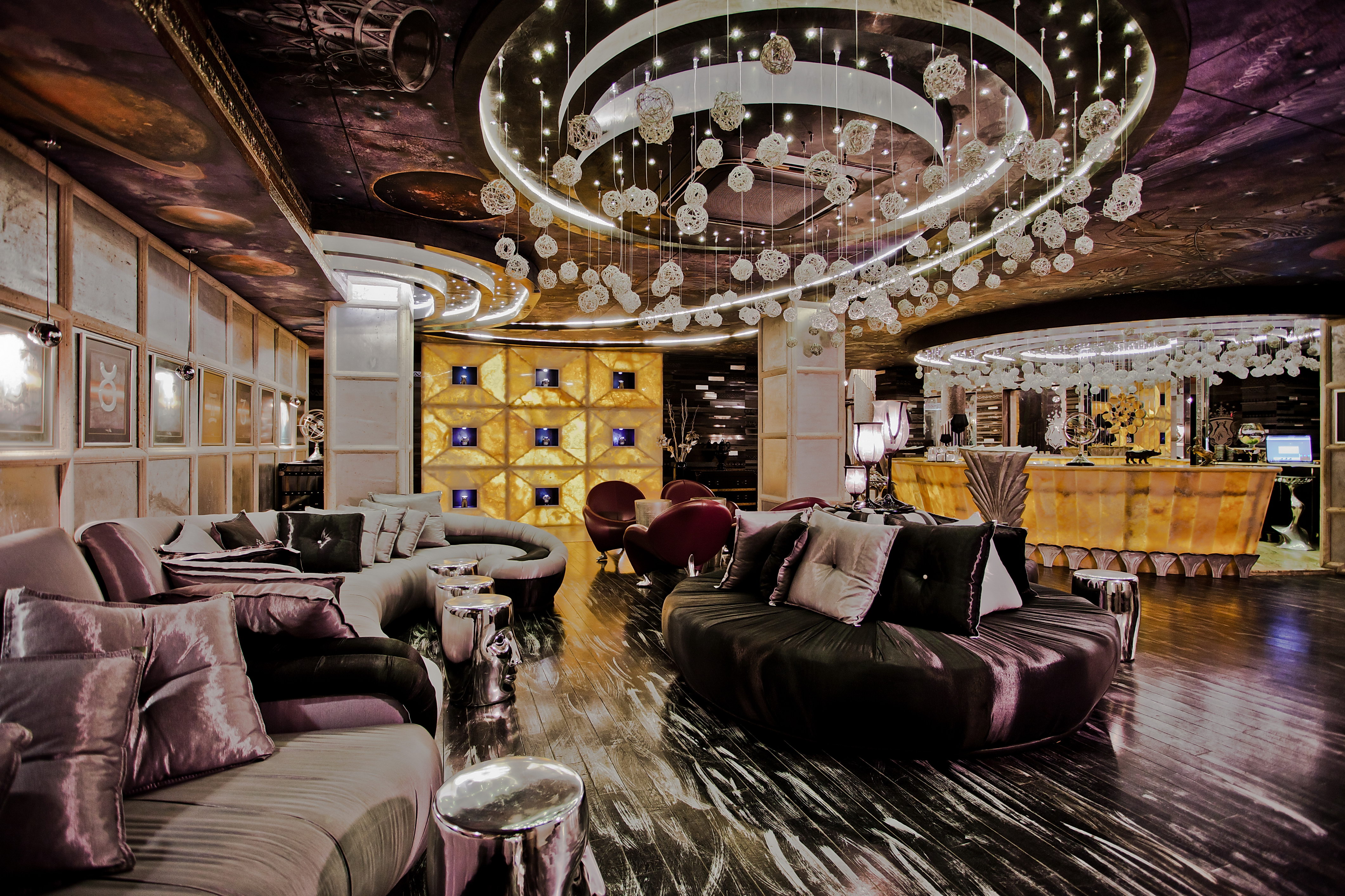 Royal Castle-Lobby.jpg