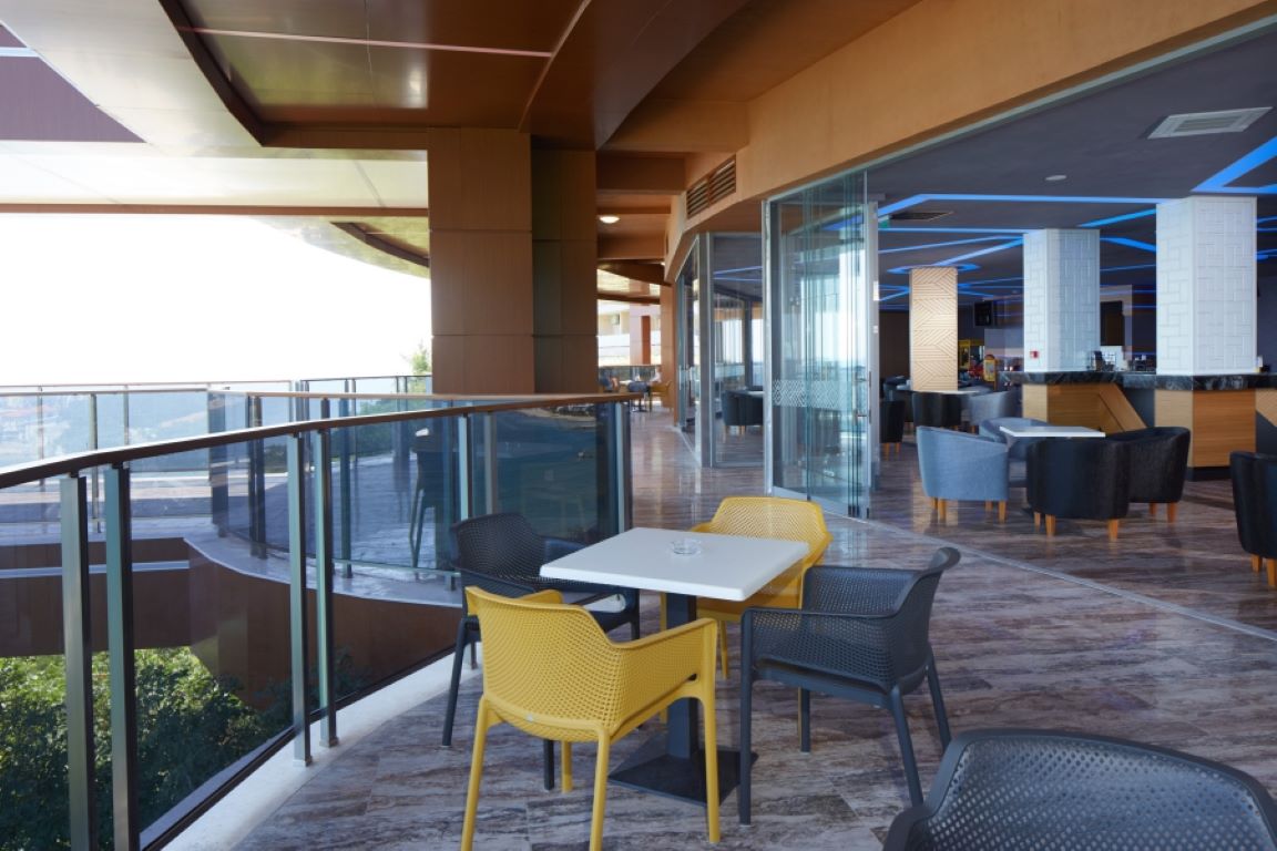 Paradise Beach Hotel-Terasa lobija.jpg