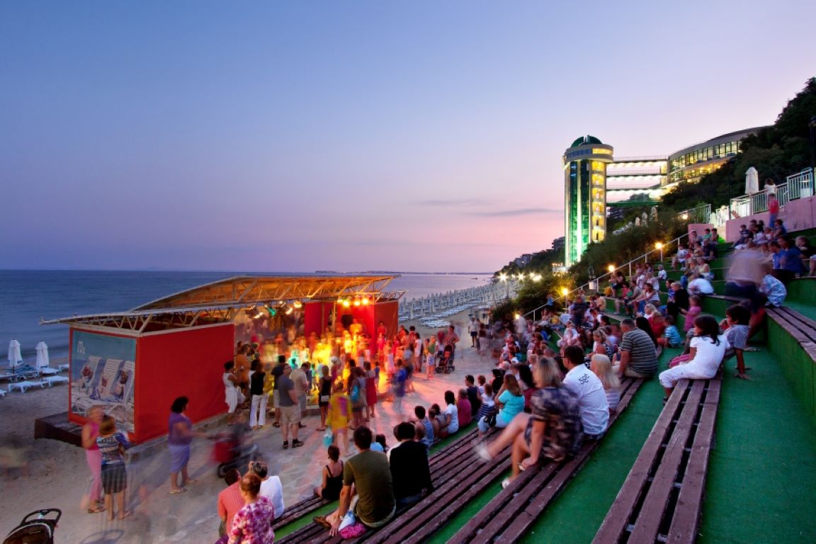 Paradise Beach Hotel-Vecernja animacija.jpg