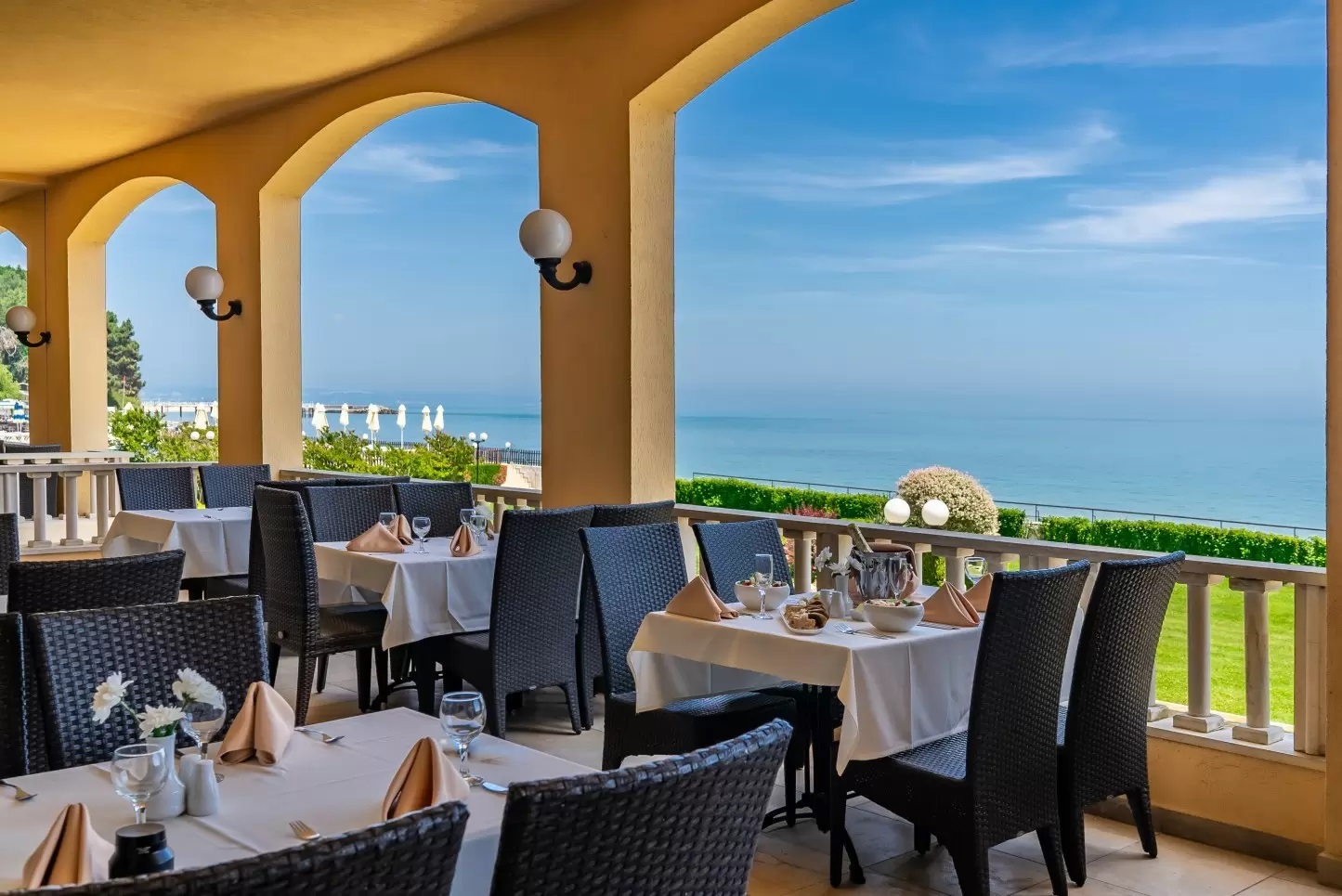 Hotel Nympha-Romantika restoran.jpg