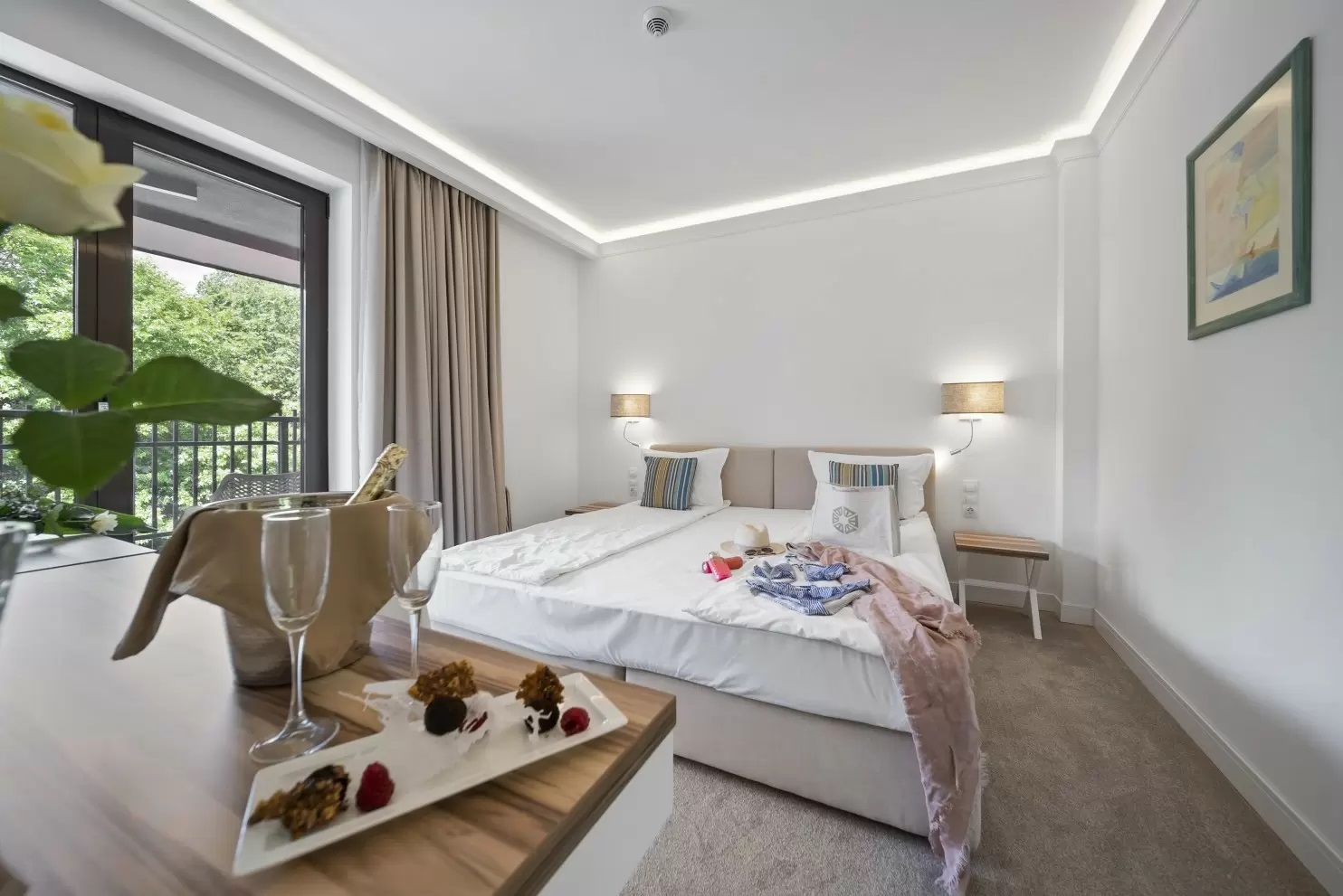 Hotel Nympha-Standardna soba balkon pogled park.jpg