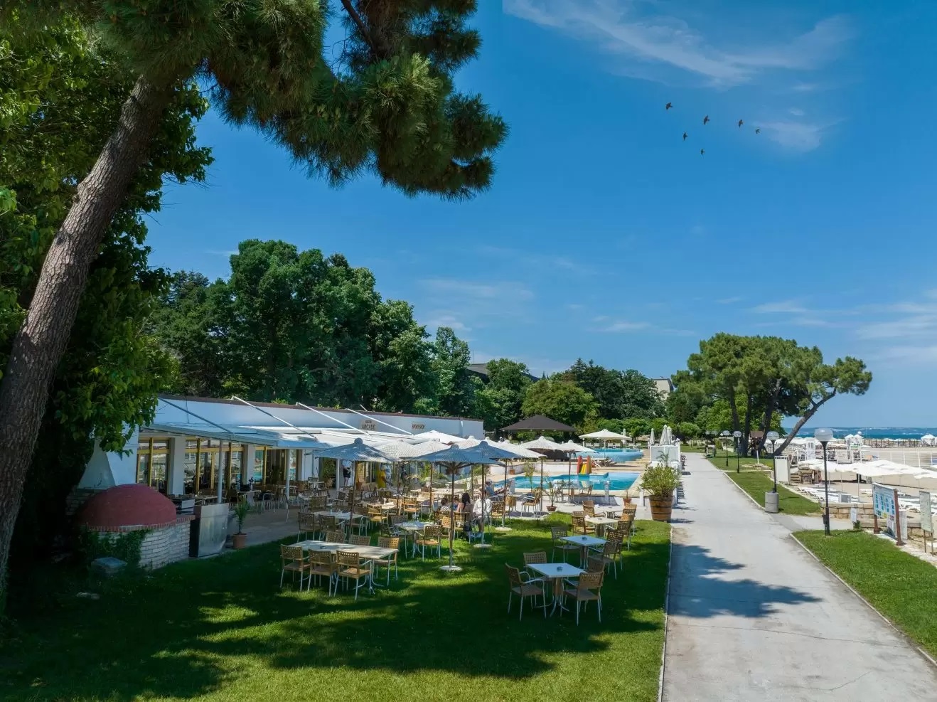 Nympha Hotel-Rostilj restoran.jpg