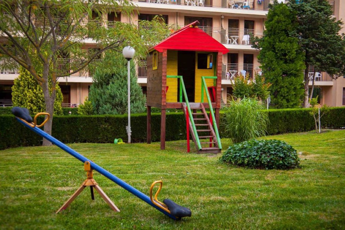 Hotel Perla-Decije igraliste.jpg