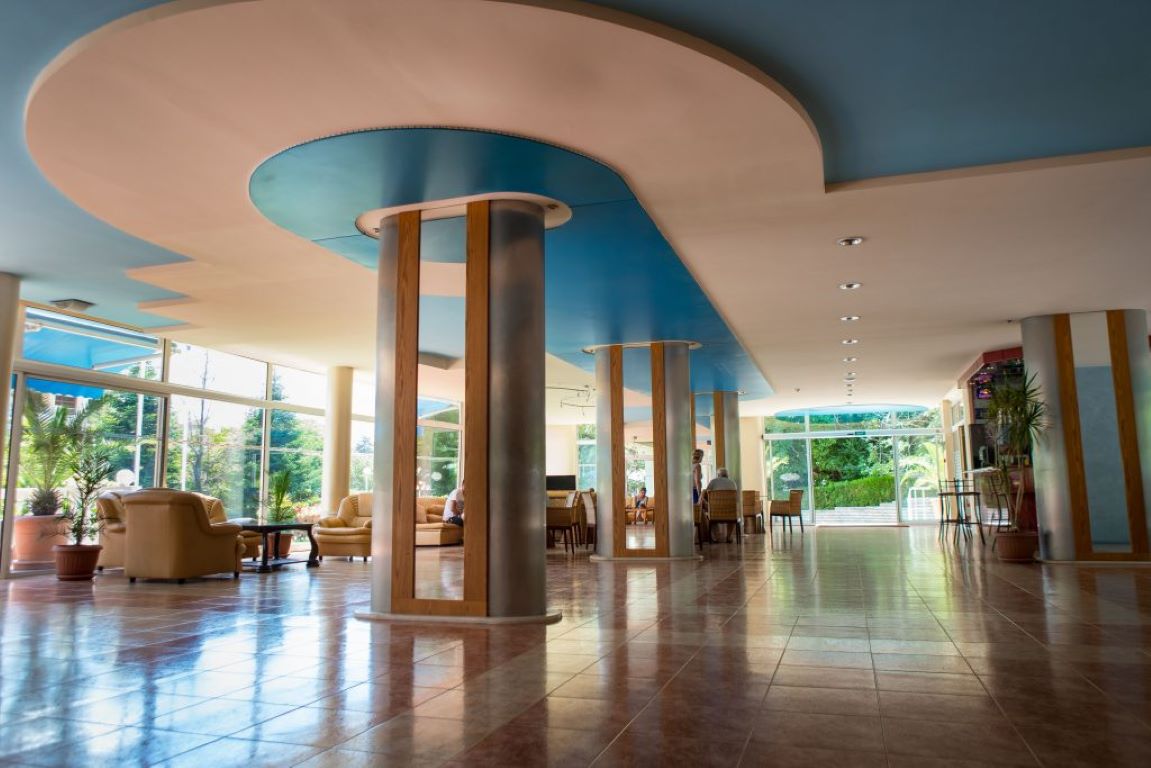 Hotel Perla-Lobby.jpg