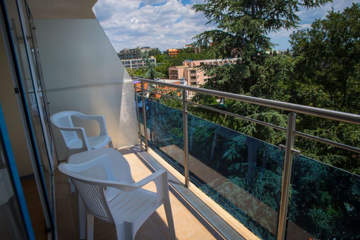 Perla Hotel-Pogled sa terase.jpg