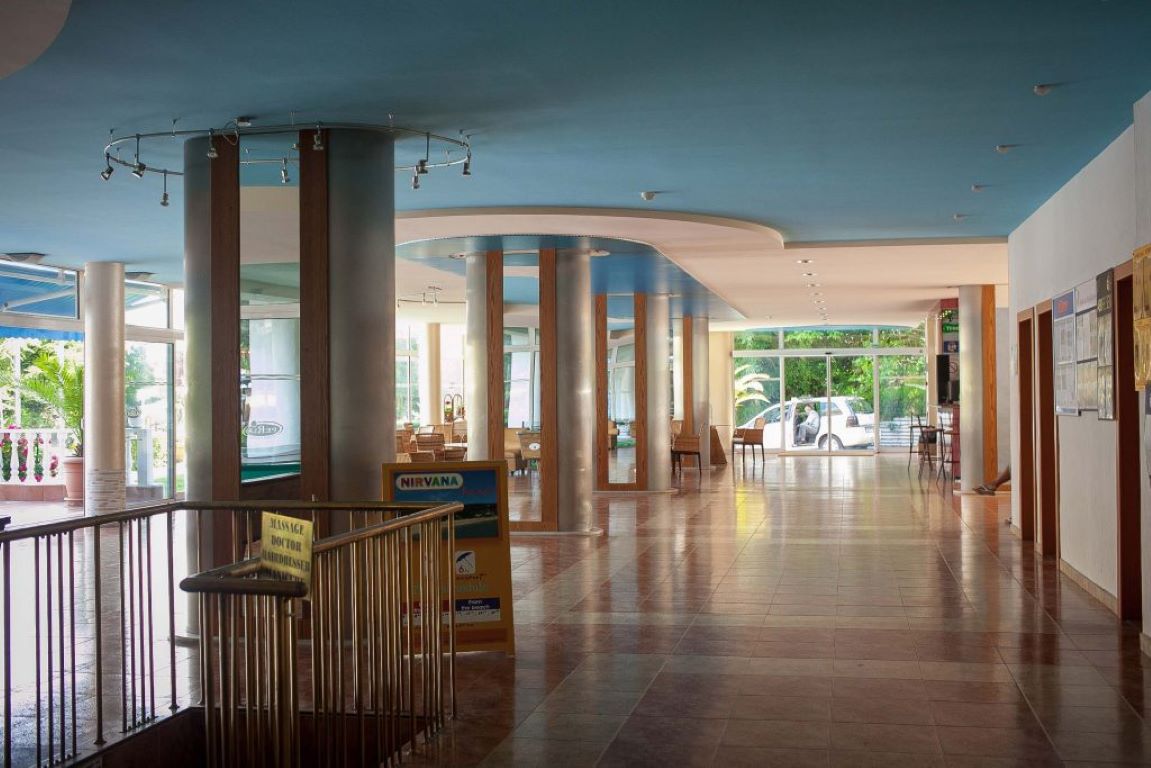 Perla Hotel-Ulaz u hotel.jpg
