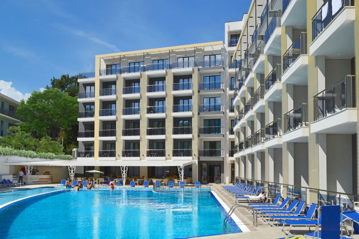 Hotel Arena Mar-Spoljni bazen.jpg