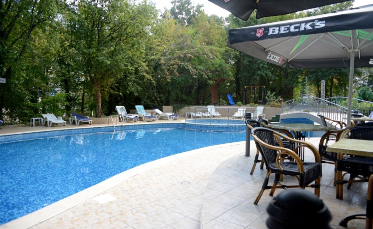 Hotel Perunika-Bazen.jpg