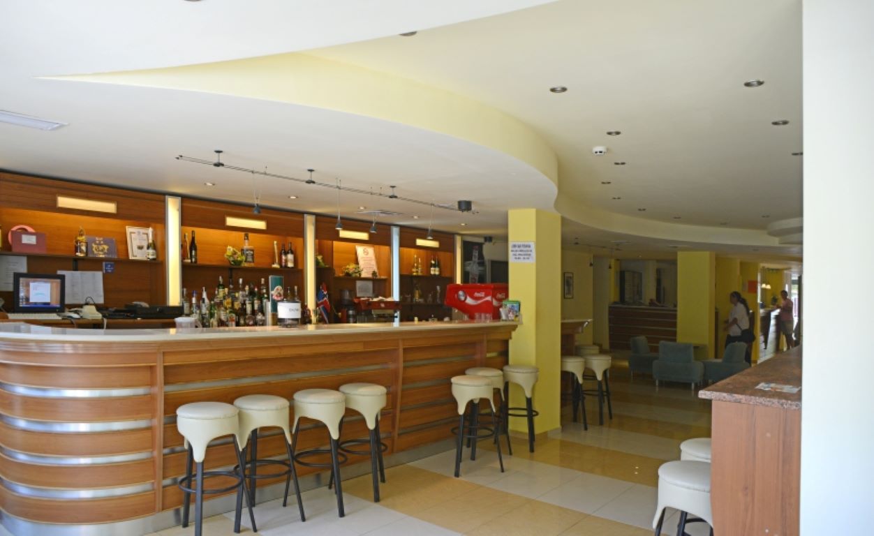 Perunika Hotel-Lobby bar.jpg