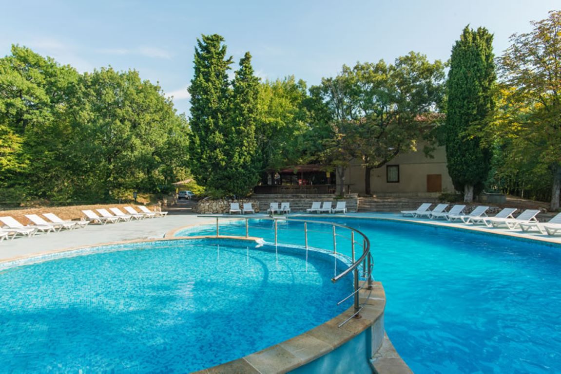 Hotel Preslav-Spoljni bazne.jpg