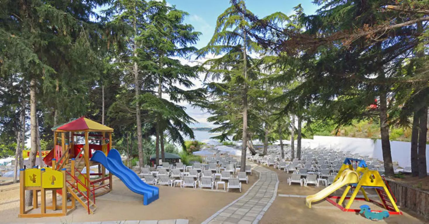 Sol Nessebar Palace-Deciji park.jpg