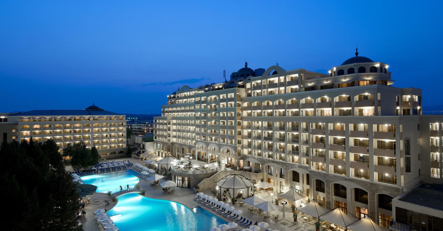 Sol Nessebar Palace Hotel-Nocni izgled.jpg