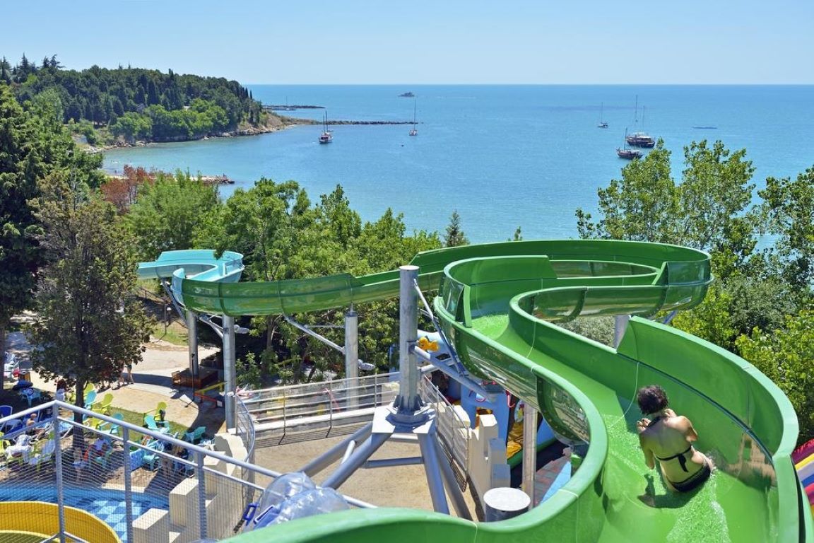Sol Nessebar Palace Hotel-Vodeni park.jpg