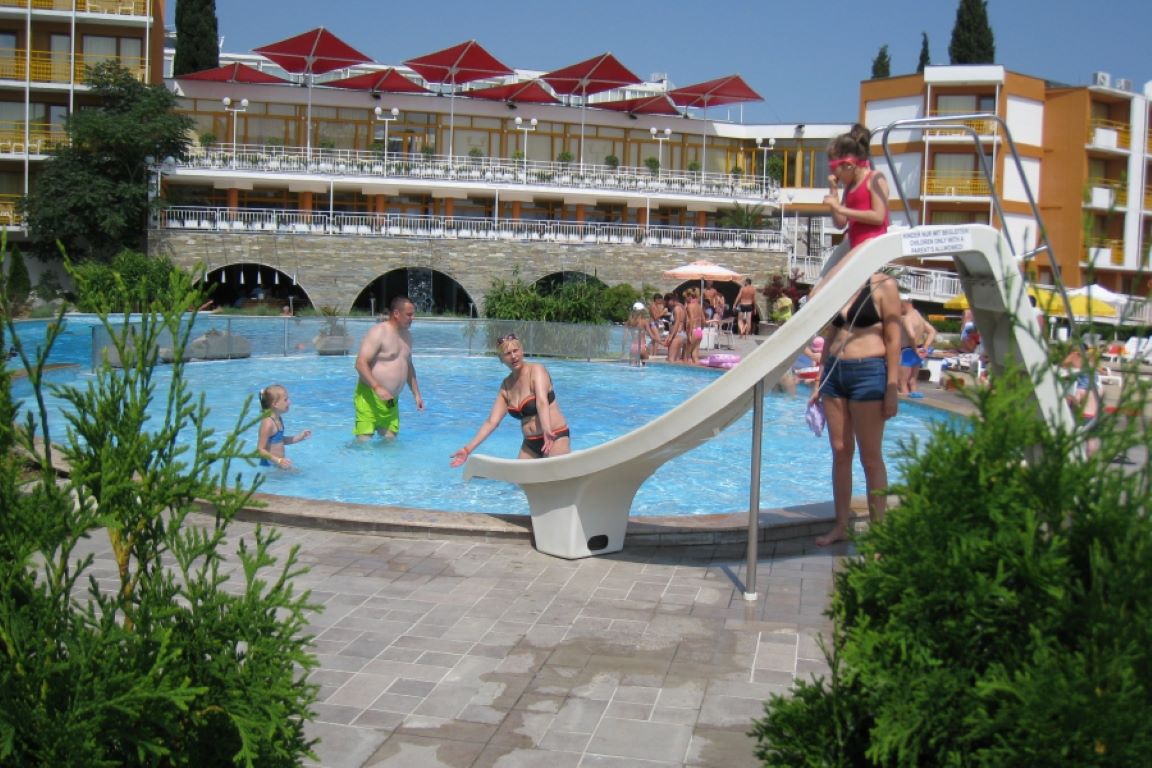 Hotel Nessebar Beach spoljasnji bazen.jpg