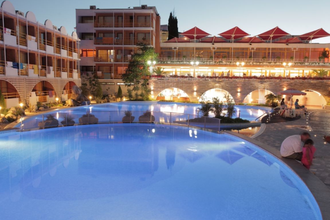 Hotel Nessebar Beach spoljni bazen.jpg