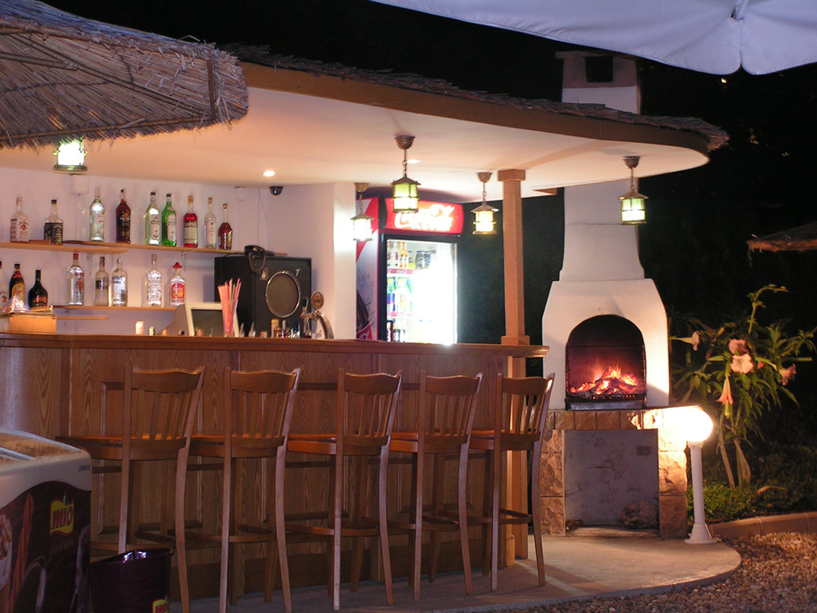 Joya Park-Bar na bazenu.jpg