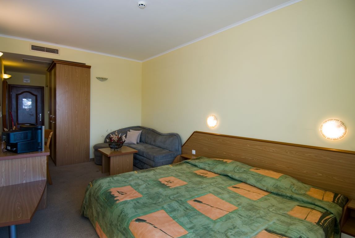 Hotel Hrizantema double soba.jpg
