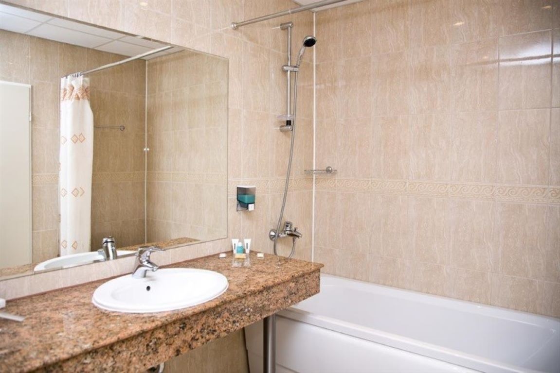 Hotel Hrizantema kupatilo sobe.jpg