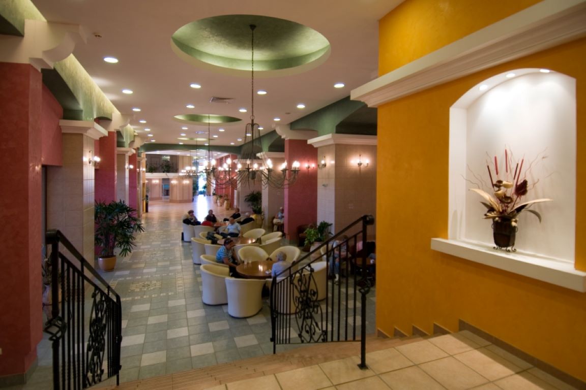 Hrizantema hotel lobi.jpg