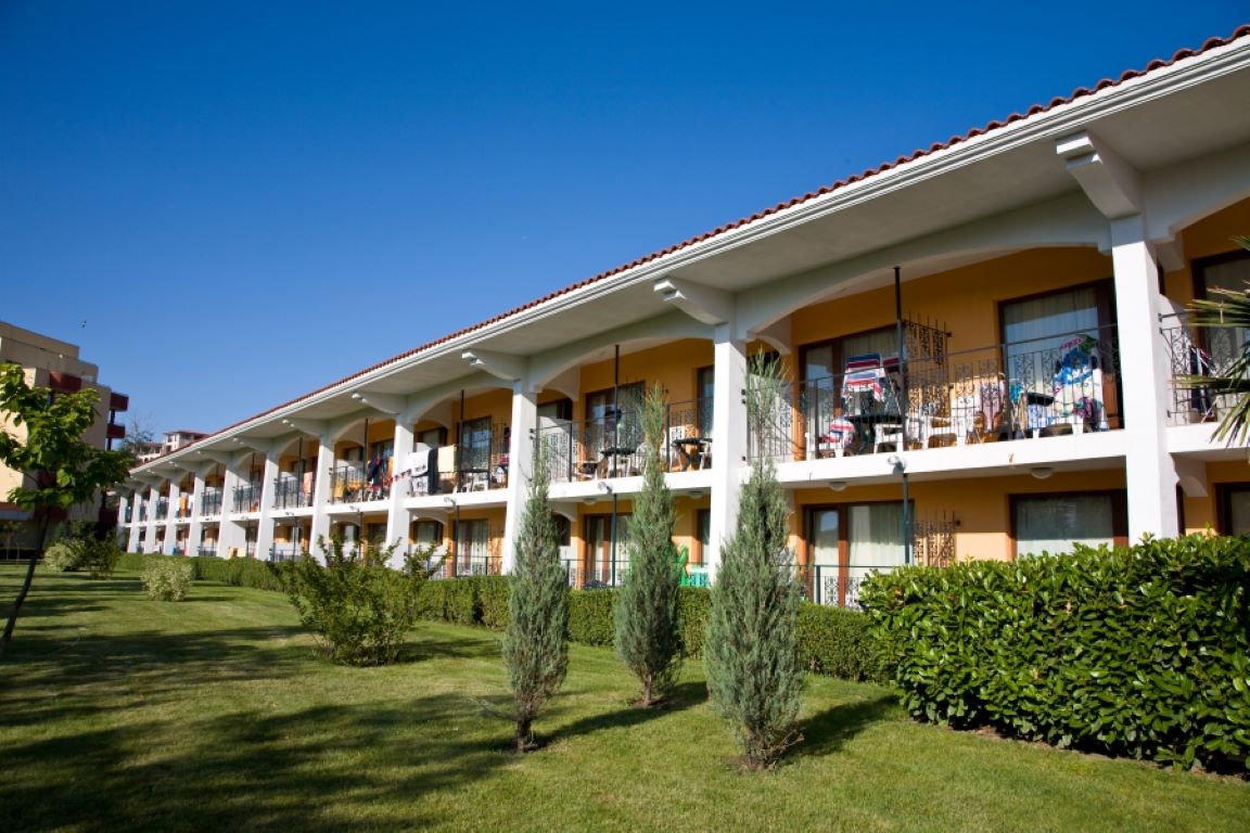Hrizantema hotel zgrada.jpg