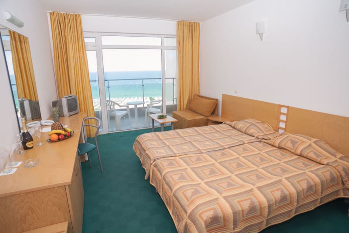 Hotel Slavyanski superior soba.jpg