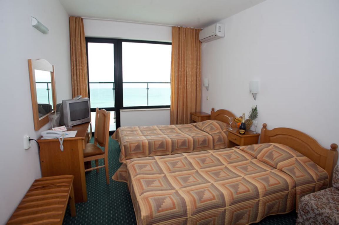 Slavyanski hotel double soba.jpg