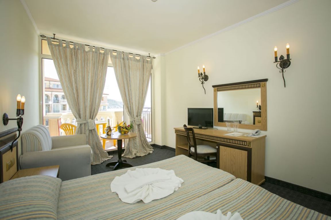 Andalucia Beach Hotel-Standardna soba.jpg