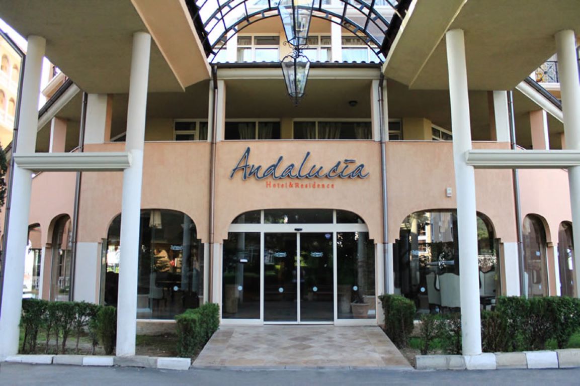 Andalucia Beach Hotel-Ulaz u hotel.jpg