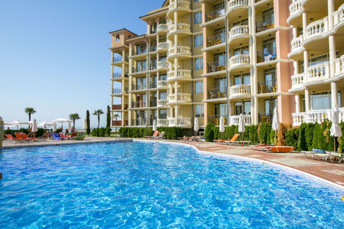 Hotel Andalucia Beach-Bazen.jpg