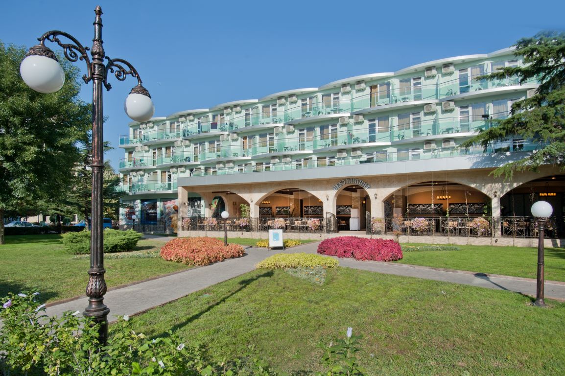 Hotel Kotva restoran spolja.jpg