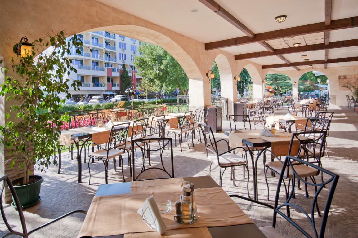 Hotel Kotva restoran terasa.jpg