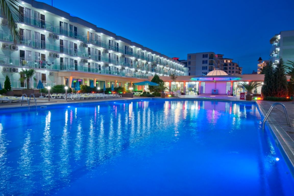 Hotel Kotva spoljni bazen.jpg